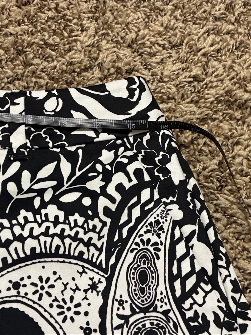 White House Black Market Black and White Paisley Tailored Shorts - Picture 5 of 8